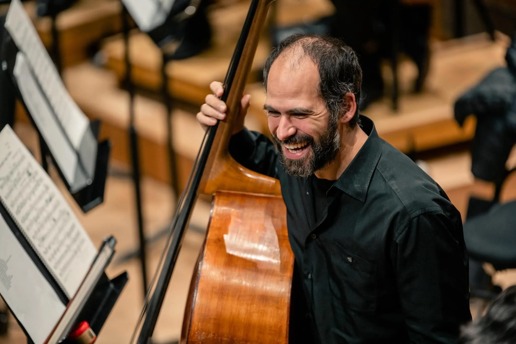 José Vilaplana laughing with his double bass during a rehearsal